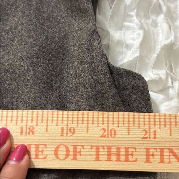 Agnona Gray Sheath Dress. Cap Sleeves, Side Pockets, Back Zip. Timeless Elegance - Picture 14 of 15